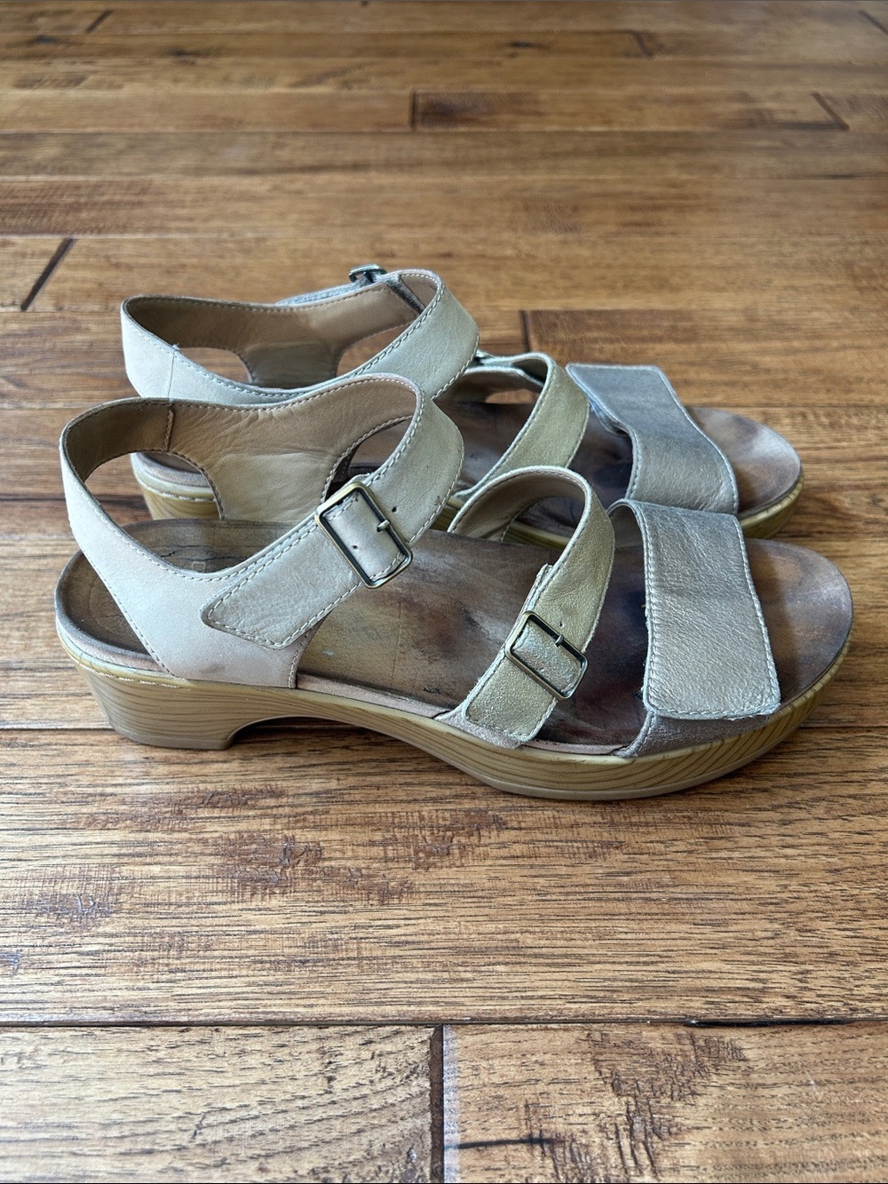 Dansko Malena Triple Strap Sandals Metallic Multi Leather Comfort Shoes Size 40